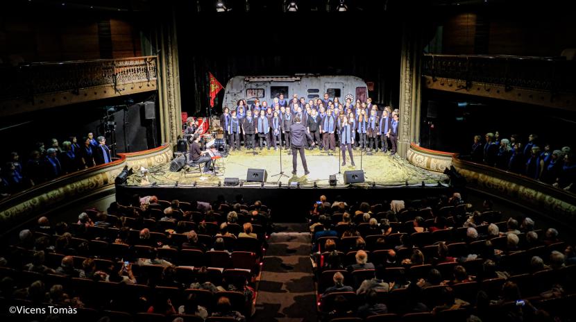 El teatre Romea vibra amb el grup Gospel 4 Cors