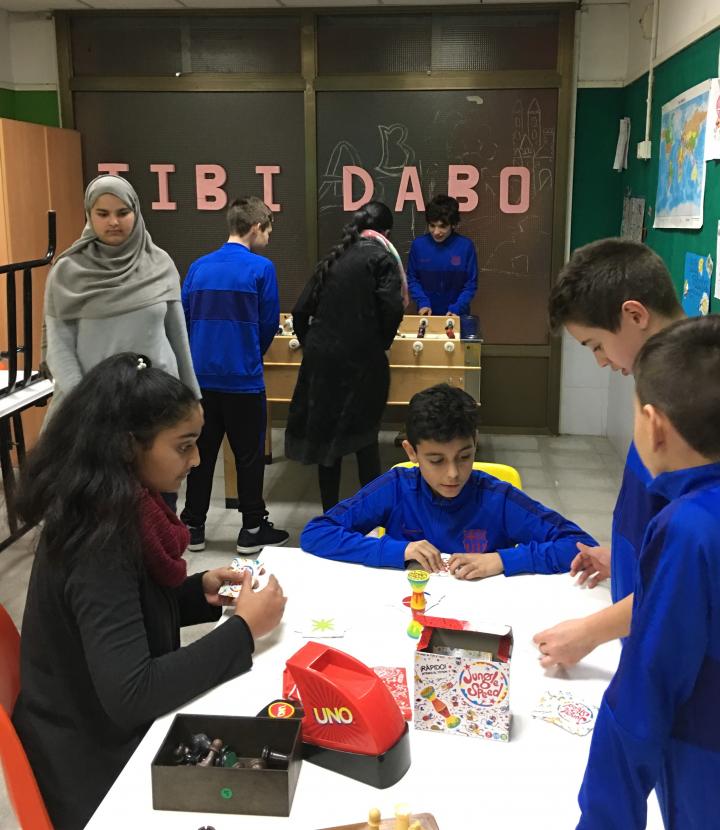 Compartim jocs amb l'Aleví de futbol Sala del Barça