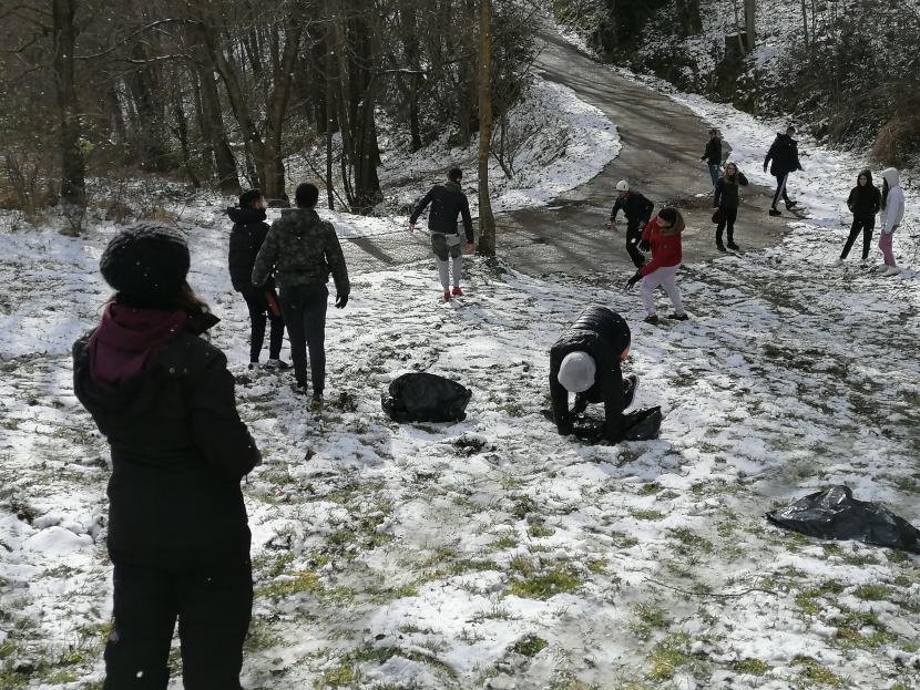 Rodolem pels camps plens de neu