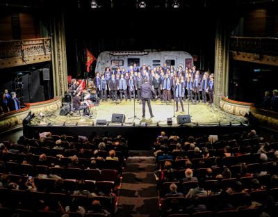 El teatre Romea vibra amb el grup Gospel 4 Cors